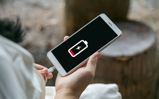5 bonnes raisons de toujours garder un câble de charge sur soi (et comment le faire sans s’encombrer)